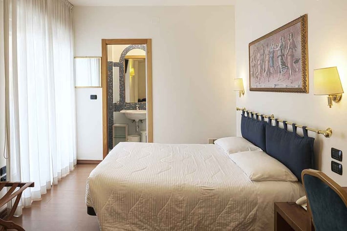 International Hotel & Suite
