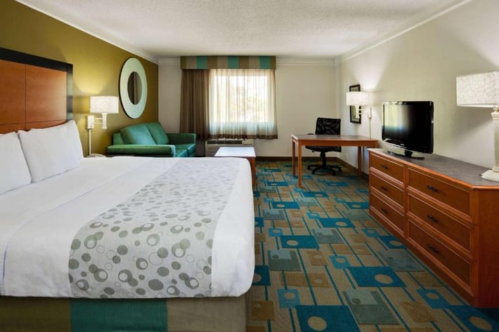 La Quinta Inn & Suites by Wyndham St. Pete-Clearwater Airport
