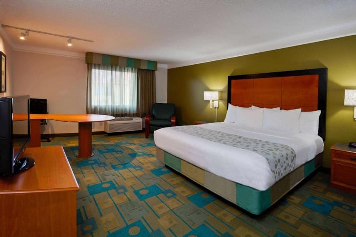 La Quinta Inn & Suites by Wyndham St. Pete-Clearwater Airport