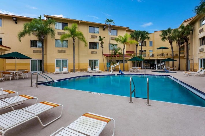 La Quinta Inn & Suites by Wyndham St. Pete-Clearwater Airport