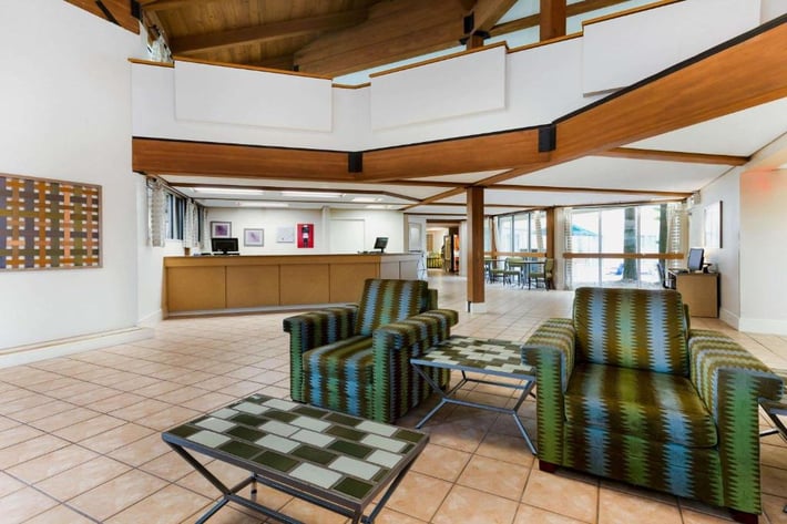 La Quinta Inn & Suites by Wyndham St. Pete-Clearwater Airport