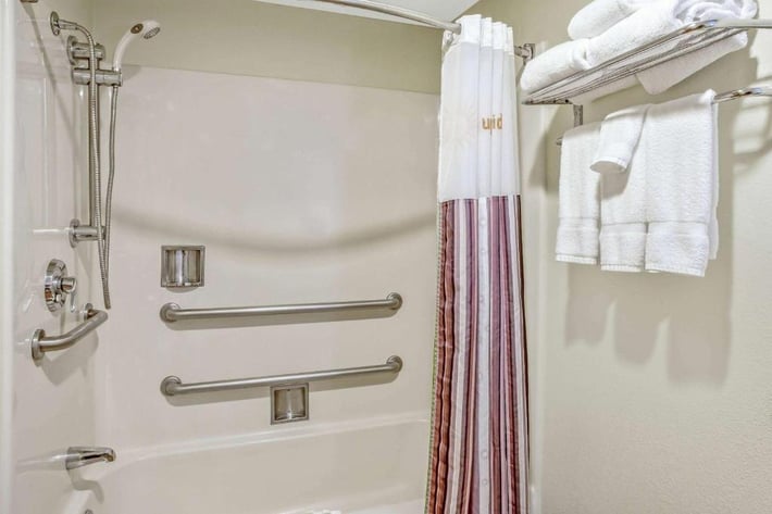 La Quinta Inn & Suites by Wyndham Stamford / New York City
