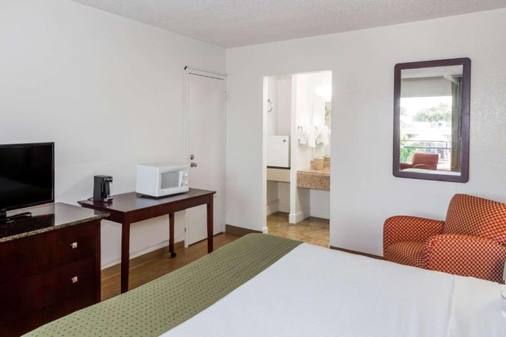 Days Inn by Wyndham St. Petersburg / Tampa Bay Area