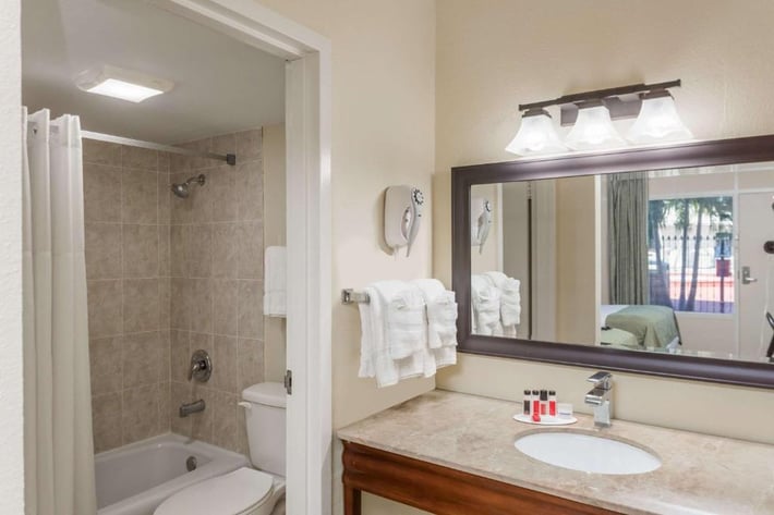 Days Inn by Wyndham St. Petersburg / Tampa Bay Area