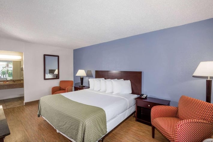 Days Inn by Wyndham St. Petersburg / Tampa Bay Area