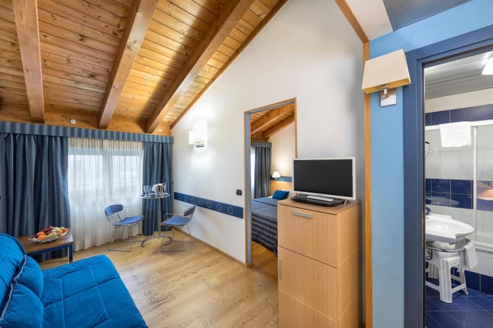 West Point Airport Hotel