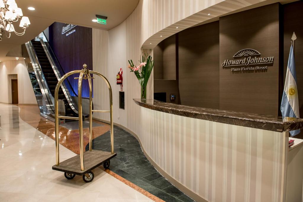 Howard Johnson Plaza by Wyndham Florida Street