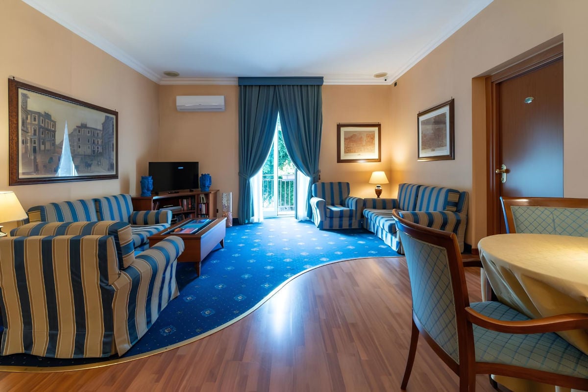 Massimo Plaza Hotel