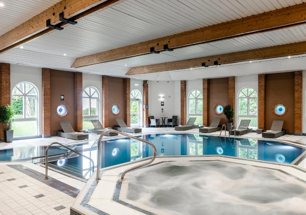 Hog's Back Hotel & Spa