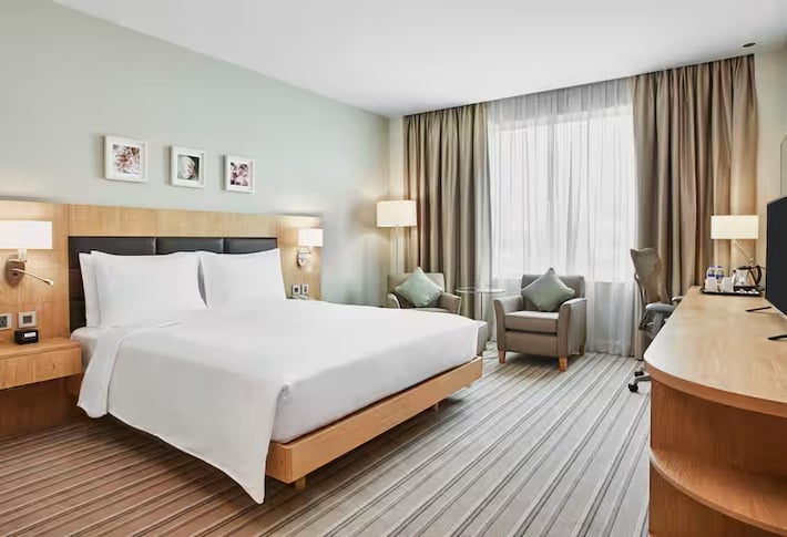 Hilton Garden Inn Dubai, Mall Avenue