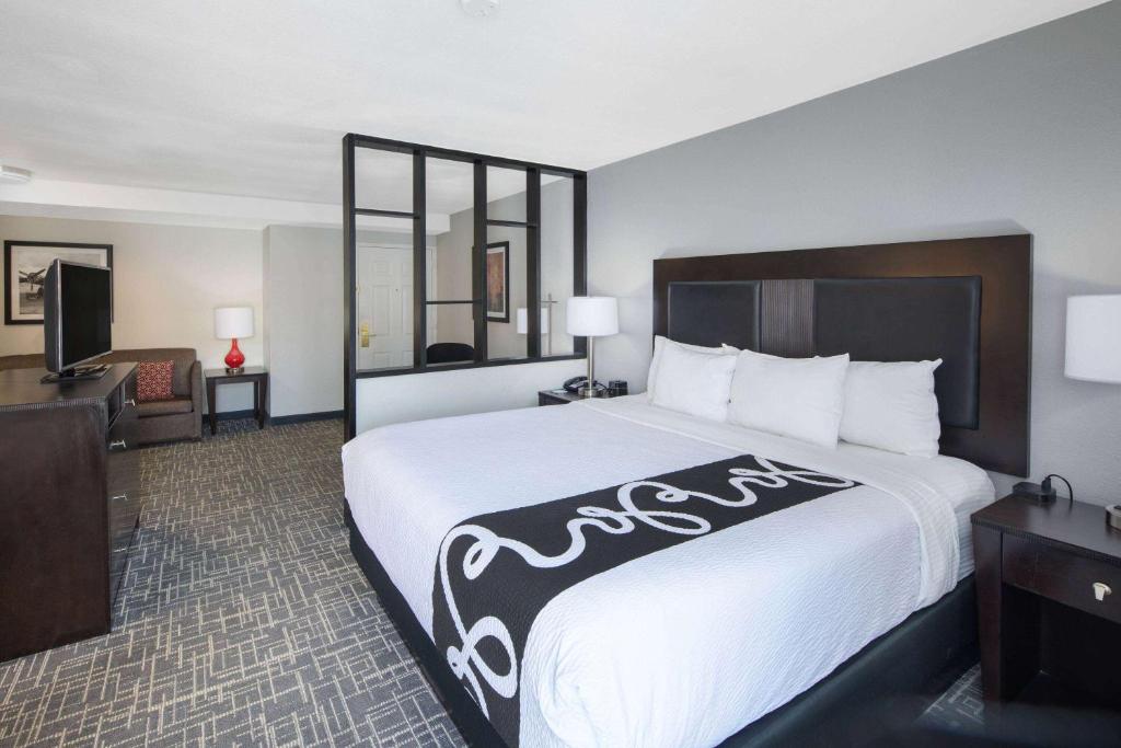 La Quinta Inn & Suites by Wyndham Atlanta Airport South
