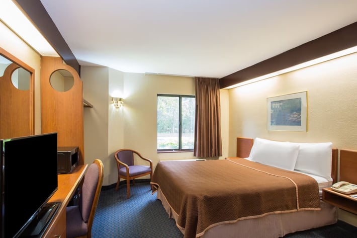 Travelodge by Wyndham Fort Myers Airport