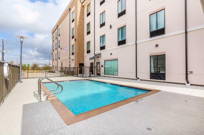 Comfort Suites Near Sam Houston Race Park