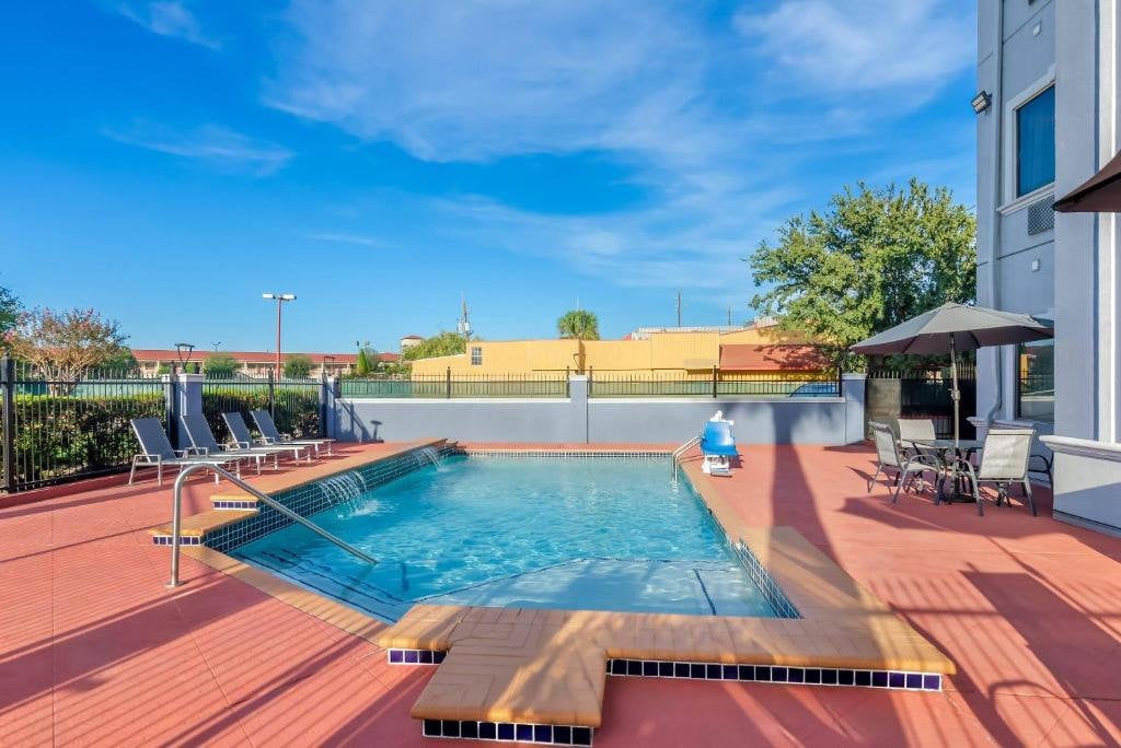 Quality Suites Cy-Fair At Jones Road